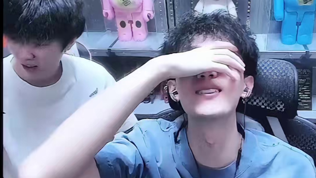 当你30岁装起来忘记关麦