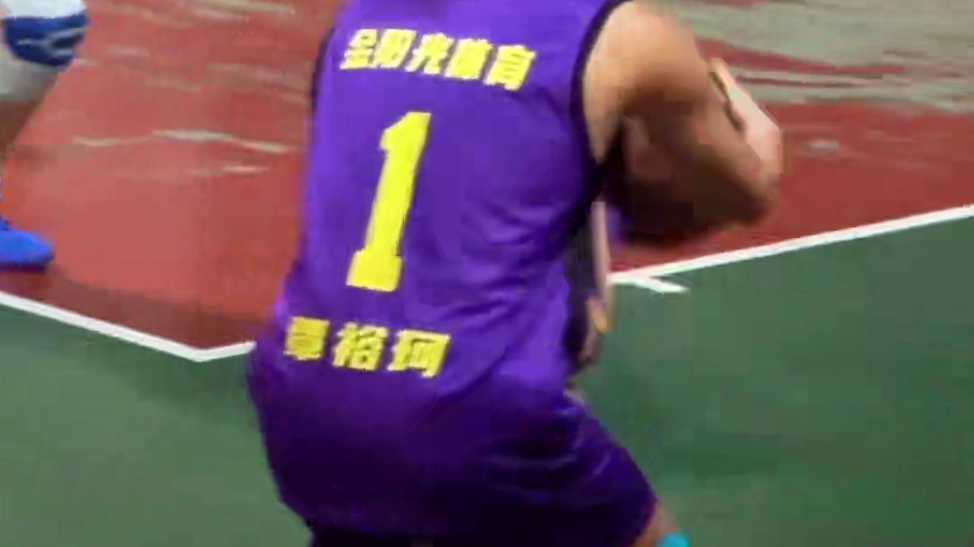 河池高级中学1号！覃！裕！珂！地高汤神！
冷血杀手！超高的三分命中率
未来东兰三分射手
2025年河