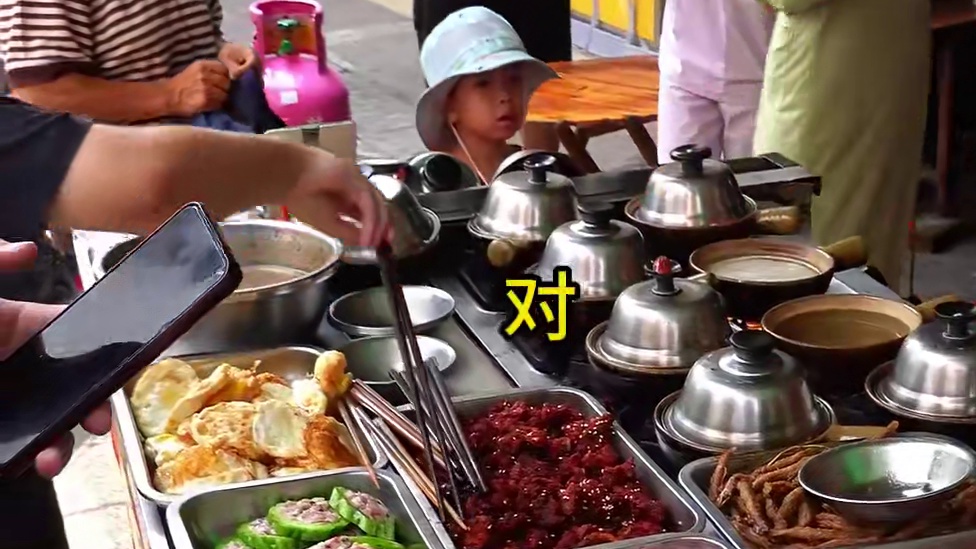 玉林街边的瓦煲饭，15块随便你夹太香了