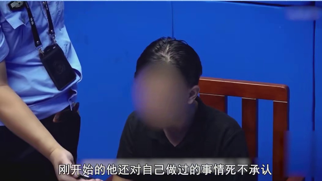 国产抓马综艺天花板，神秘男子竟然对黑衣人做出这种事情！