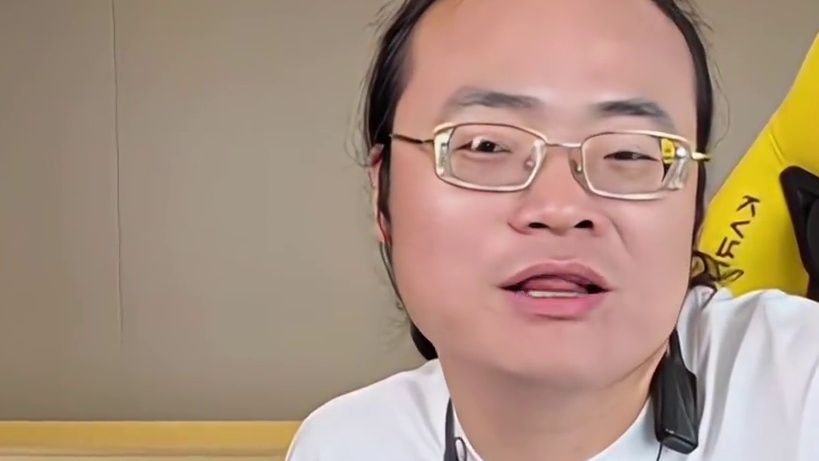 大主播游三 重庆看望倪海杉