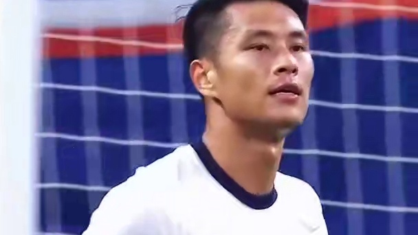 宋龙回传失误 杨超声空门不进#足球