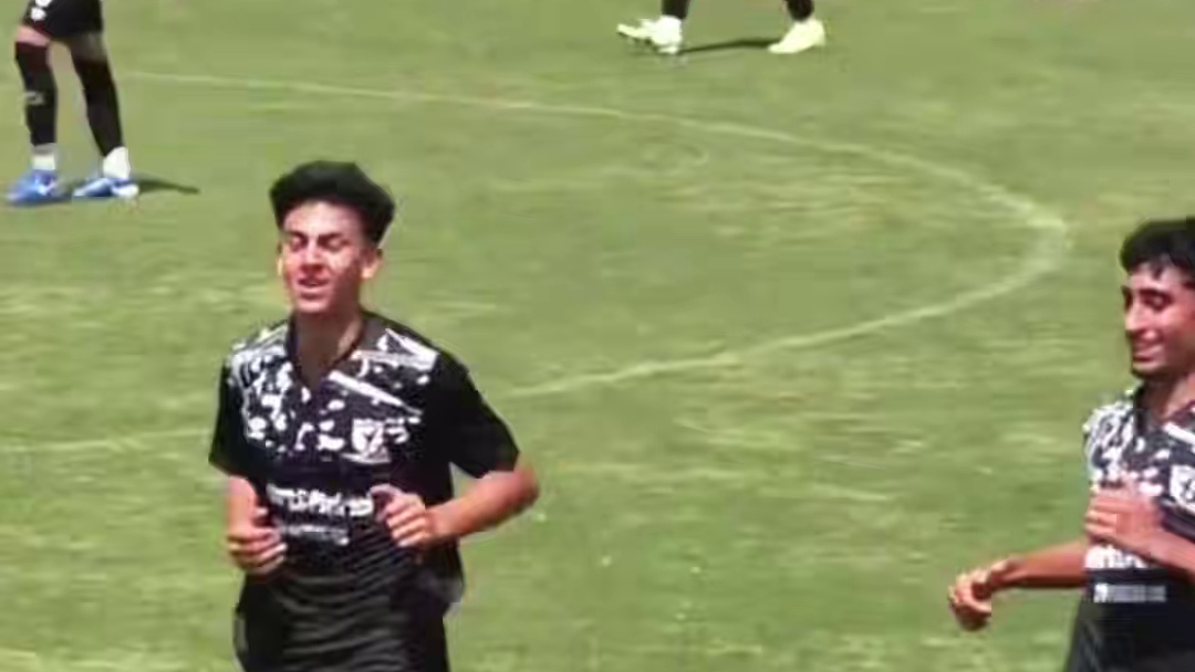 拿出你认为的最佳庆祝动作的照片