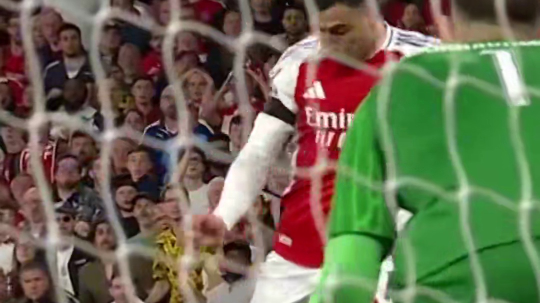 ！多纳鲁马接连化解马丁内利、特罗萨德单刀