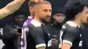 太帅了！克罗斯担任裁判执法偶像联赛