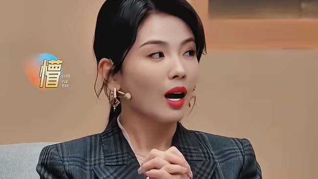 丁真：一种很新的才艺展示 就是一张白纸，想让他变成什么颜色就会有什么颜色