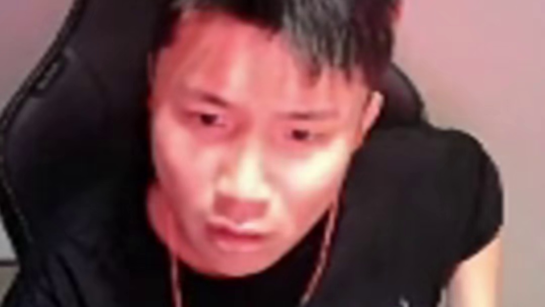 从冠军赛的完美道具配合到现在全靠个人实力