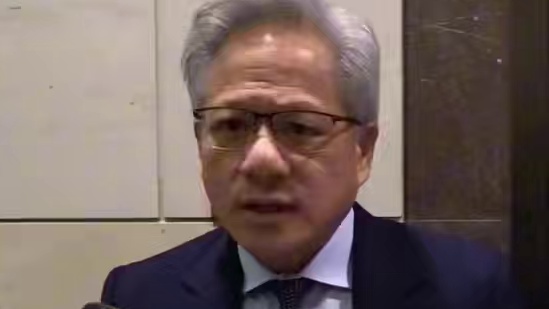 黄仁勋：华为是全球最强的科技公司之一，中国AI技术紧咬美国 黄仁勋：华为是全球最强的科技公司之一，中