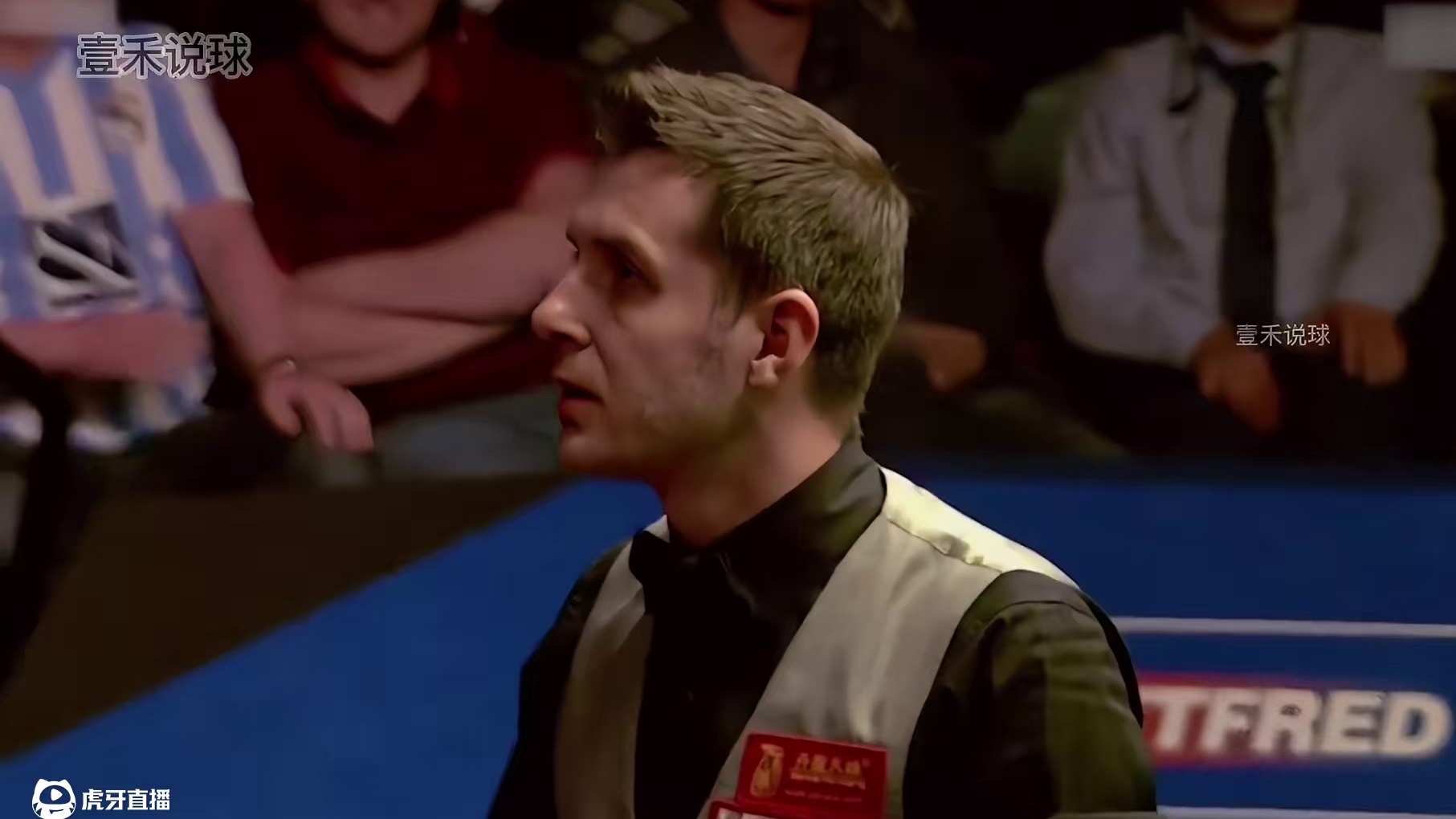 丁俊晖克鲁斯堡玩扎杆？打出从天而降的杆法，塞尔比：不尊重我？（2）