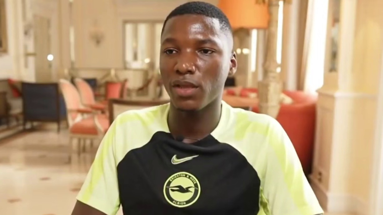 从贫民窟到踏上世界杯赛场，21岁少年上演一球成名