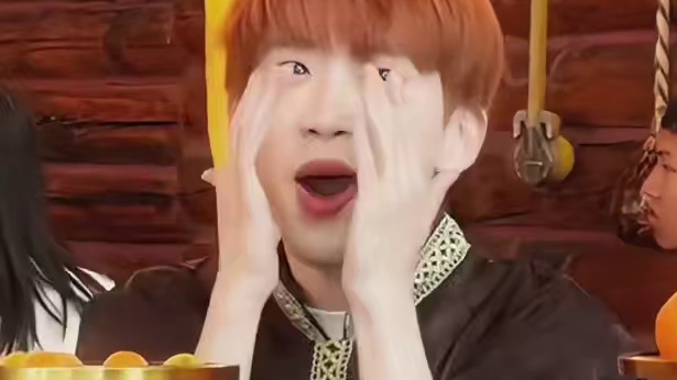 费启鸣不语，只一味的提供笑料