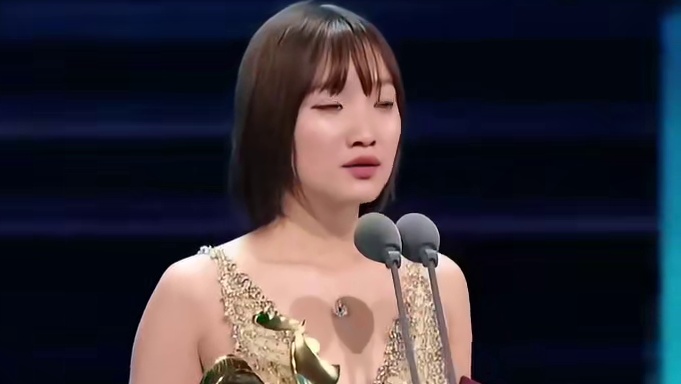 李庚拿下了金鸡奖的影后