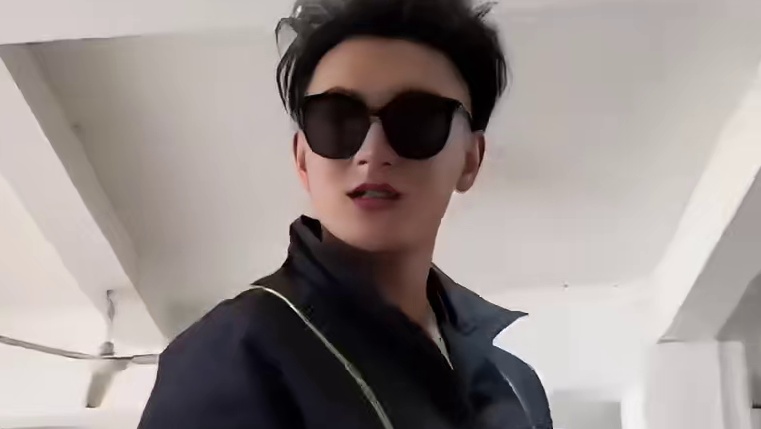 粉丝偶遇明星搞笑瞬间，