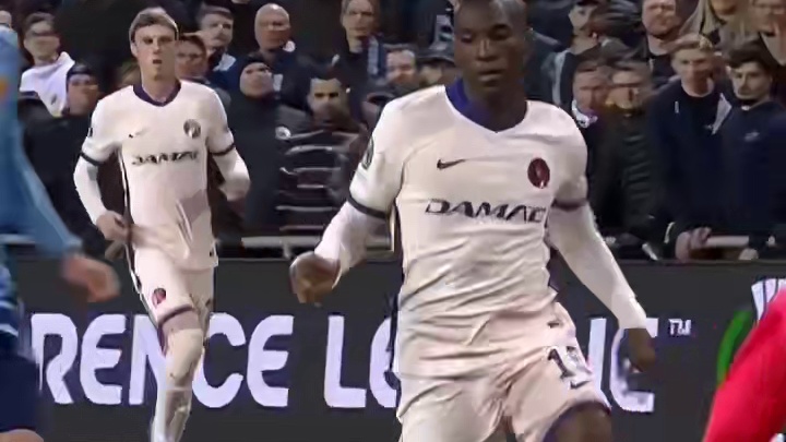 功力还在！德赫亚神反应扑出巴尔特拉头槌