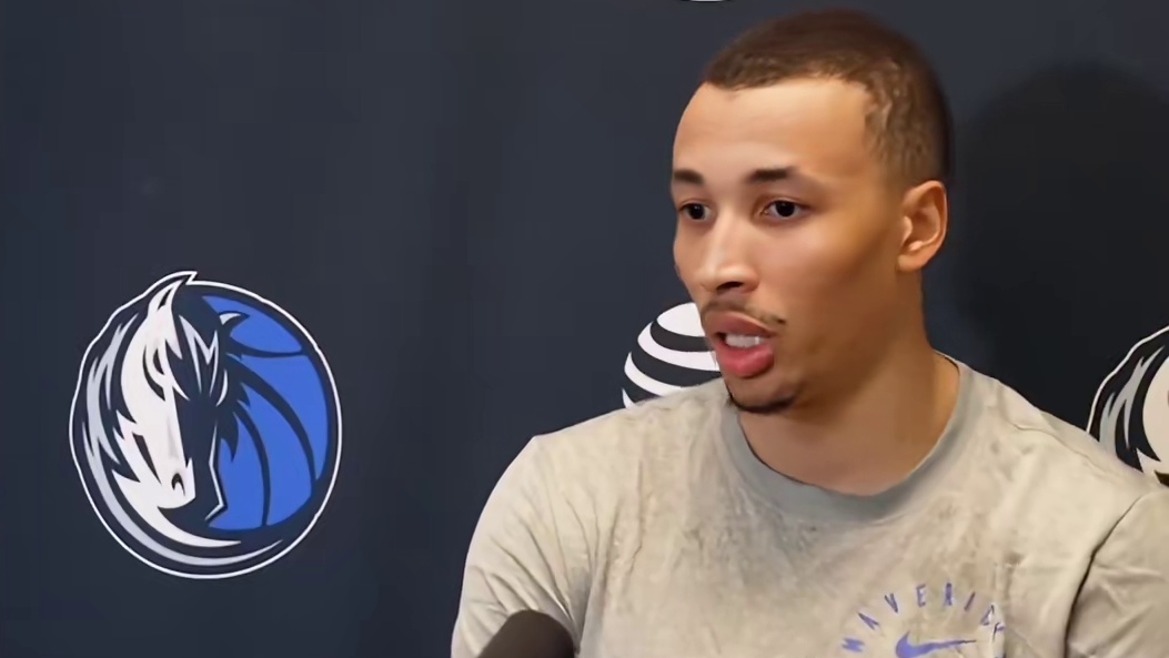 艾克塞姆在今天的比赛中也因为左手骨折