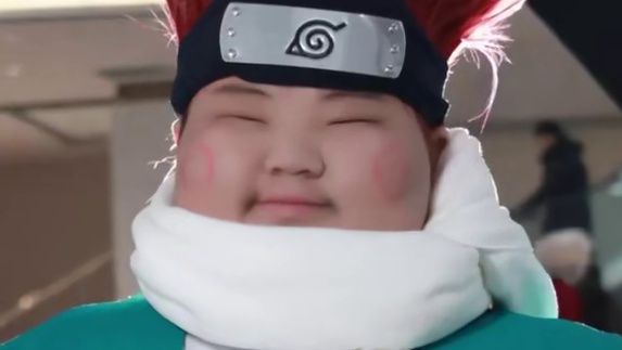 围巾缝隙里漏出的不是汗珠 是无数个被现实碾碎又亲手拼好的勇气#二次元 #动漫 #漫画