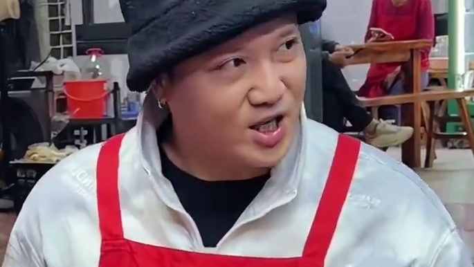 华南帅哥挑战5两螺蛳粉，狂赚八戒500快~#螺蛳粉