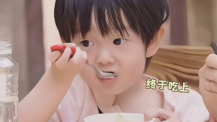 小宝真的满眼都是好吃的！