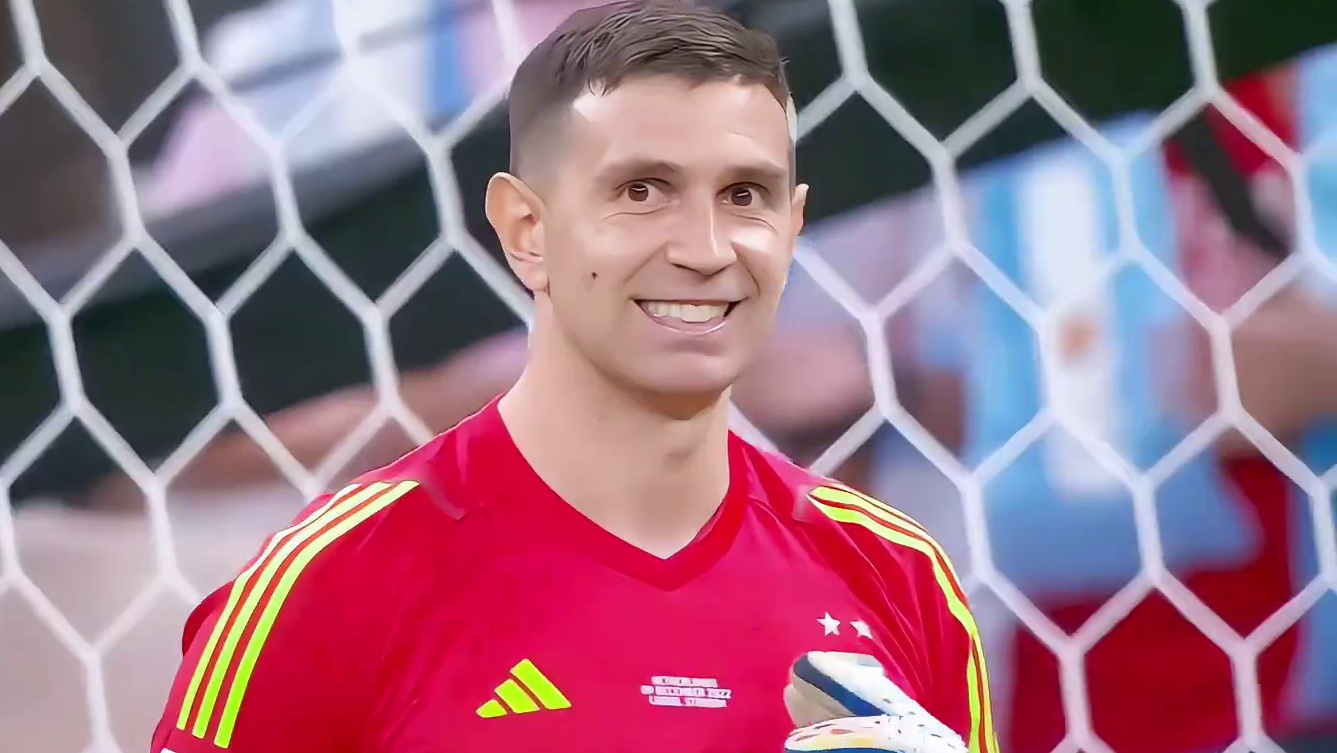 “守门员穿不同颜色球衣的真实原因”#诺伊尔 #布冯