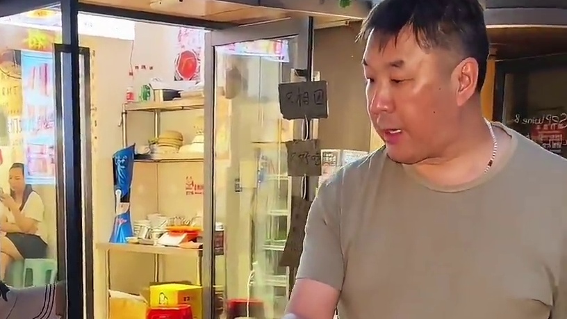 玉林的美食真的太多了，49.8两个人就可以吃这种小火锅，关键素菜还可以随便吃，刷到的就先囤吧#玉林 