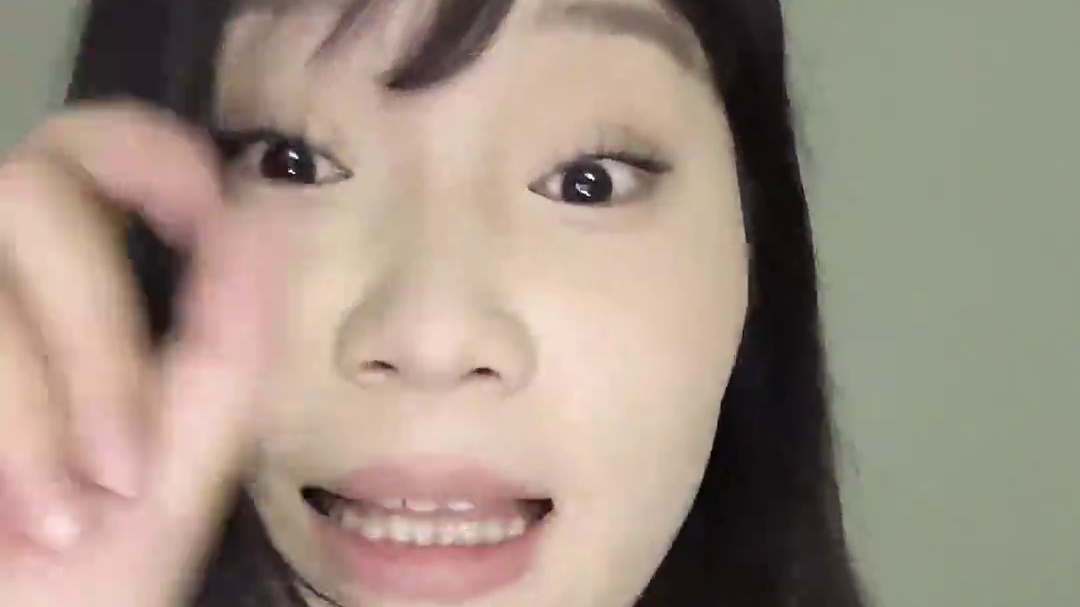 终于找到适合我们普通女生能拍的胶片感照片 只要手机就能拍出来 谁拍谁好看#漂亮胶片#手机胶片#拍照教