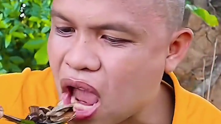 剁椒辣酱️咖喱煮鲜蘑菇 #美食 #泰国美食 #户外美食 #内容启发搜索