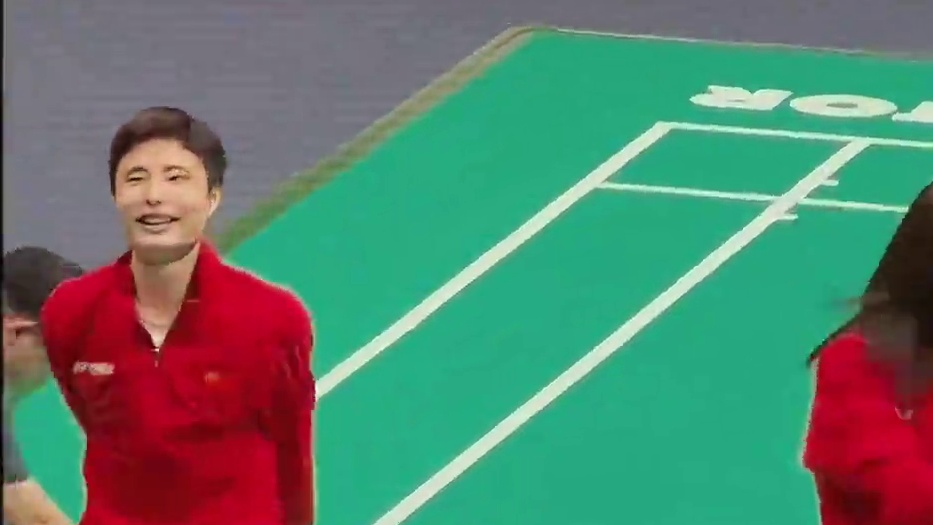 苏杯保留节目如期而至！恭喜国羽苏杯四连冠！#羽毛球 #石宇奇 #贾一凡 #苏迪曼杯 #苏迪曼杯中国夺