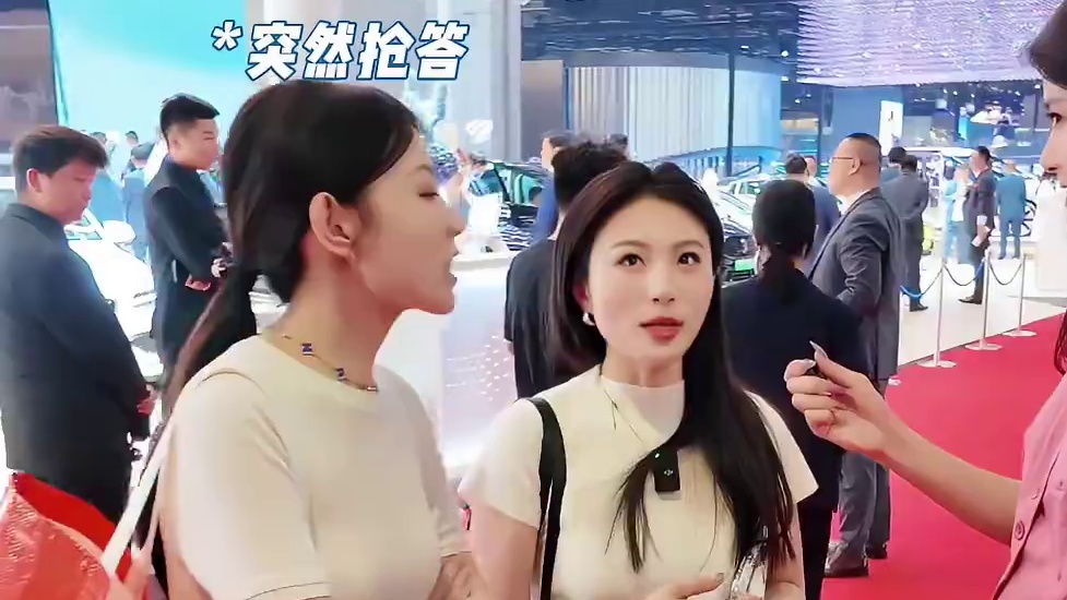 2025上海车展真实采访，我来帮你们问#2025上海国际车展 #街头采访 #汽车挑战