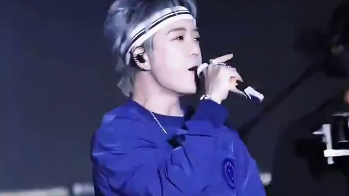 “多么希望你能幸福快乐 找个爱你的人替代我” #王栎鑫#再说声salanghaeyo#现场版live