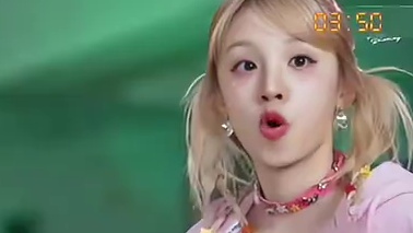 真源太厉害了！挑战把桌上的骰子转移到杯子里，甚至还没看清楚是怎么做的，真源就一次成功了！这娴熟的手法