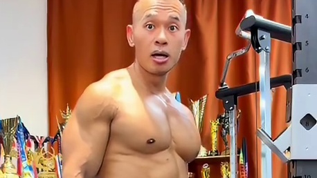 2弓箭步蹲 练臀腿必备的哑铃弓箭步蹲，你get到了吗#中老年宝藏单品 #get哥健身 #get哥直播