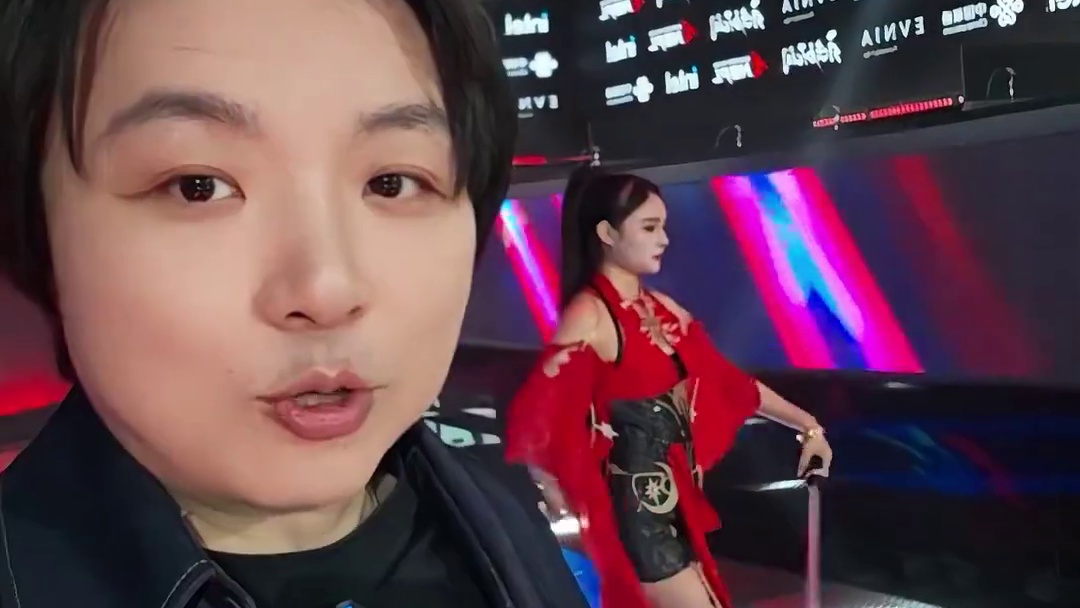 KID白白永劫职业比赛上台解说？还敢跳舞？ #永劫无间  #2025NBPL春季赛 #Evina #