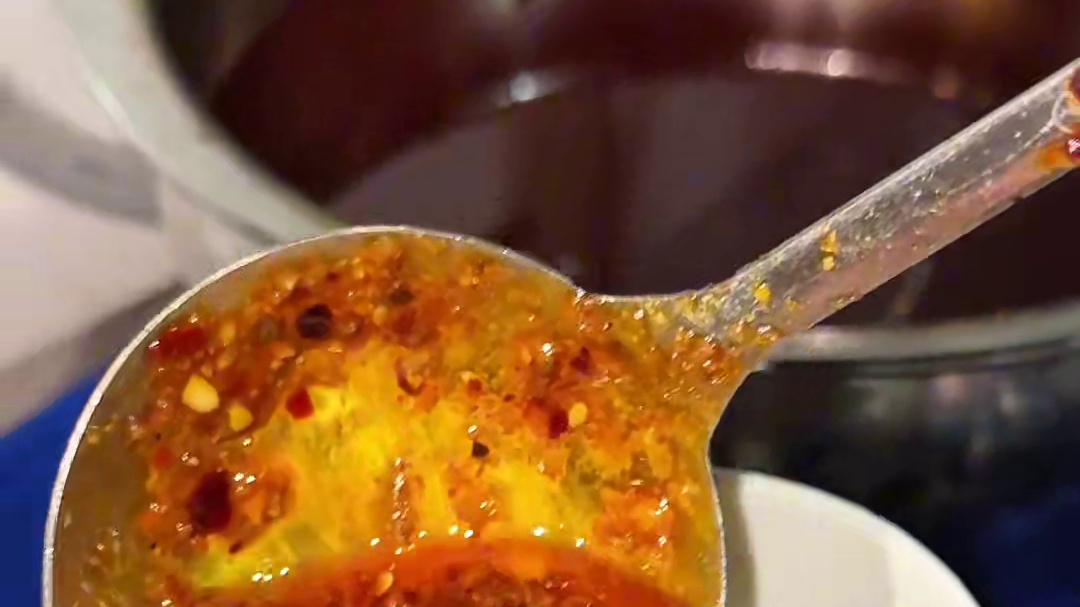 万达旁边又新开了家好吃的麻辣烫。没有锅底费，不包含油碟，人均二三十！#串串 #撸串串