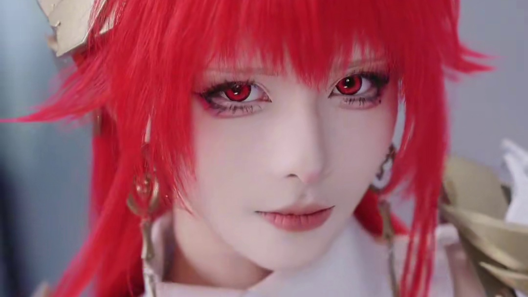 #战双帕弥什 #末路燎原 #五一广州萤火虫 萤火虫动漫游戏嘉年华|作战影像①
“凑近一点，跟你说句悄