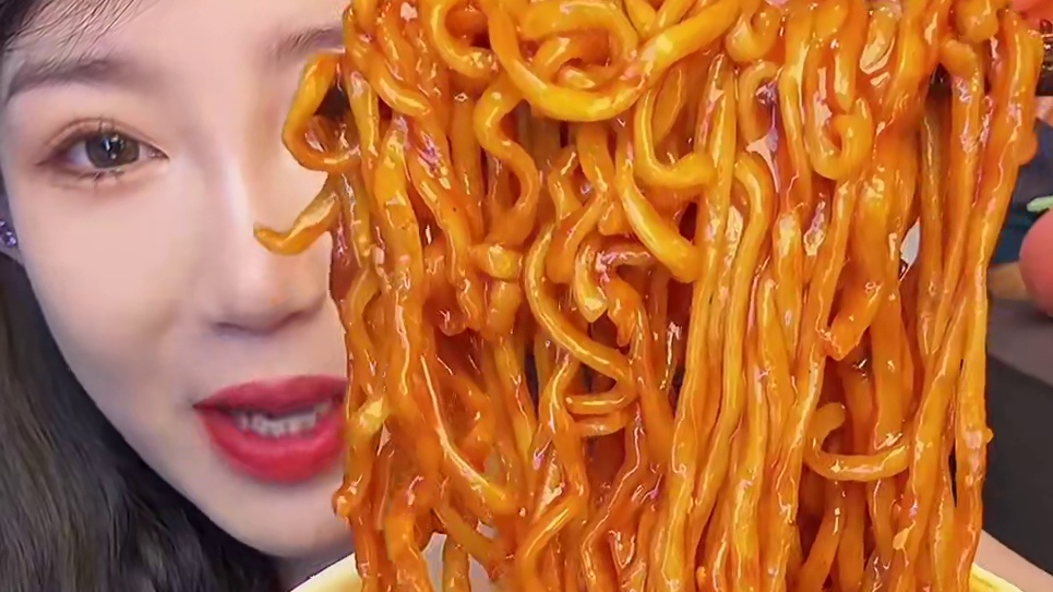 都是不同的味道 （超辣 奶油 蟹黄 炸酱 炸鸡 咸蛋黄）味道很好哈 超辣的那款还挺辣 分量够够的 #