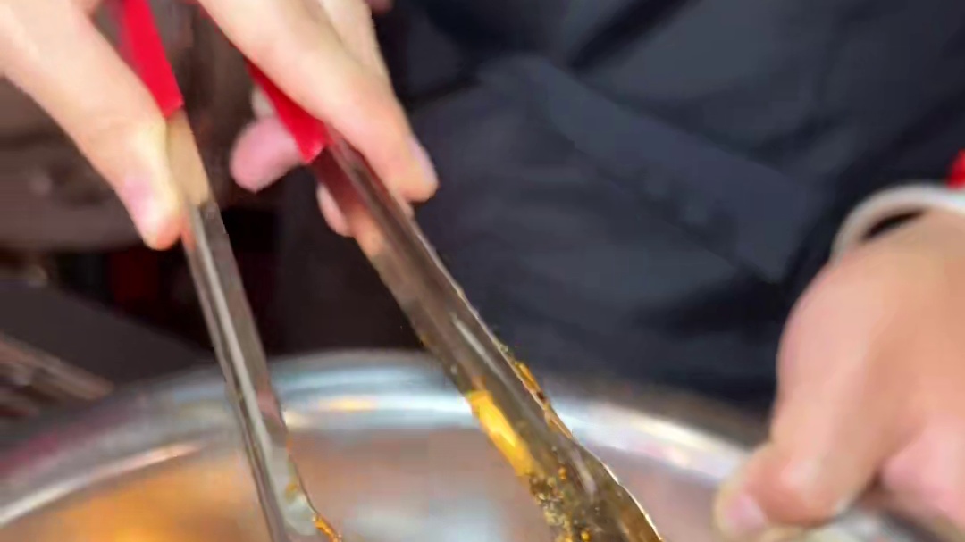 一直都觉得那种网红小吃街是坑外地人的！直到我来了这儿！#昆明探店 #老昆明网红小吃城 #云南旅游