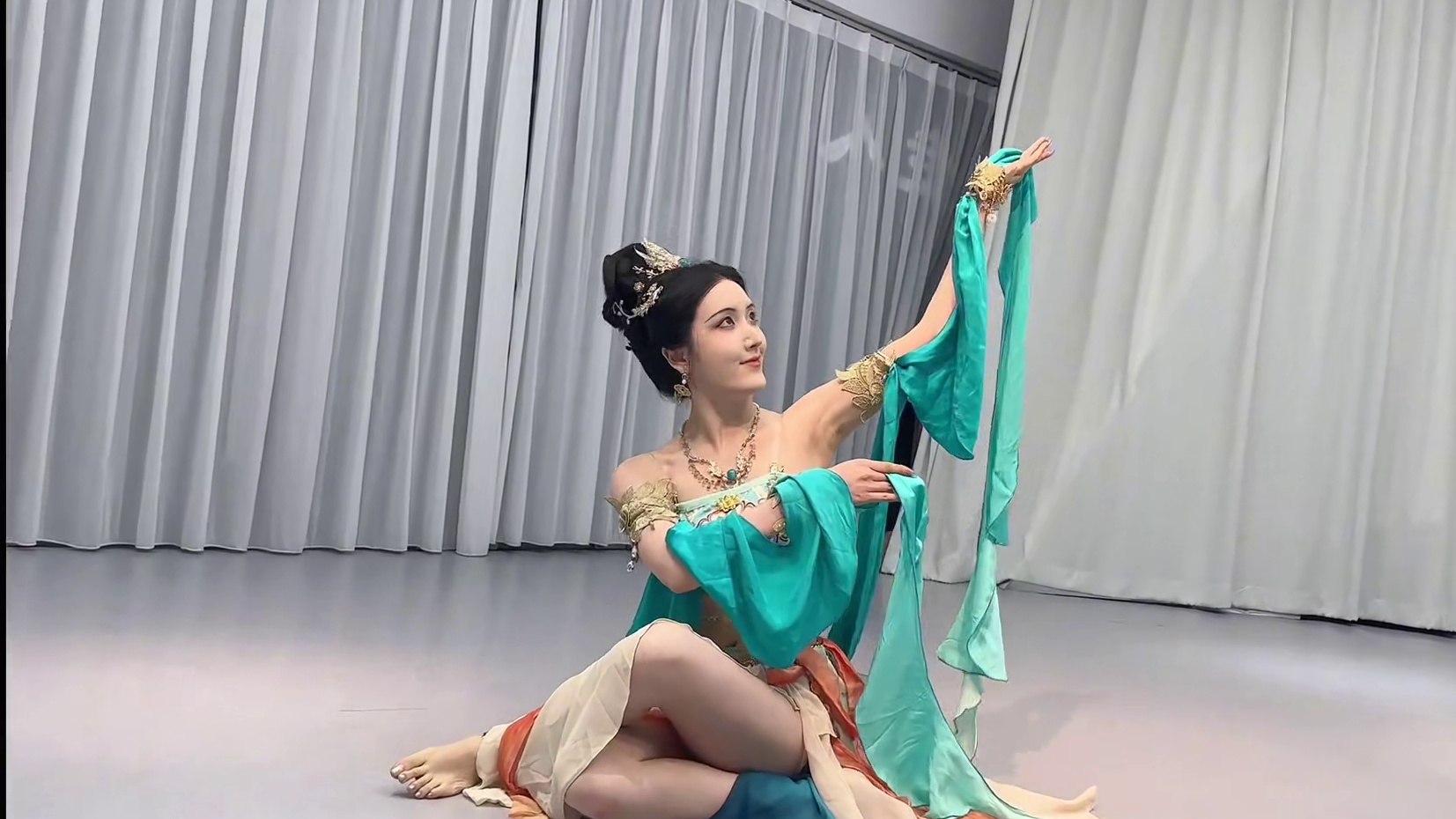 真人貂蝉之舞《遇见胡旋》 舞蹈室 《遇见胡旋·舞千年》#古典舞 #中国舞 #敦煌舞#貂蝉遇见胡旋#敦