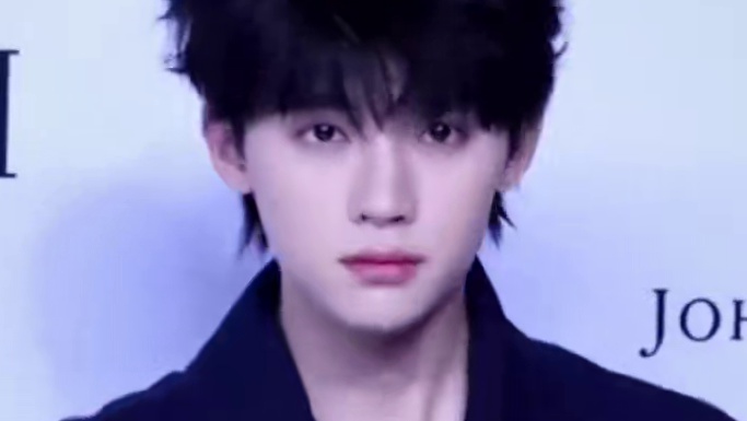 这一路的甜只有周翊然知道。 #陈都灵 #周翊然 #翘楚 #翘楚平番