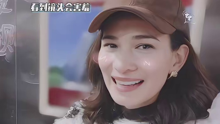 在韩庚面前，卢靖姗总是能开怀大笑的