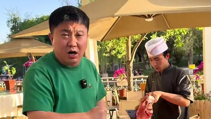 乌鲁木齐市中心在湖中岛吃饭的餐厅 你确定不来看看吗～#郑在创业那拉提肉筋抓饭 #乌鲁木齐美食