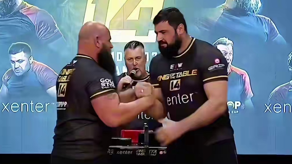 东西方对抗赛今晚开战！ 这一期也很精彩！你支持谁呢？#东西方对抗赛 #手臂摔跤 #冠军 #铁腕运动 