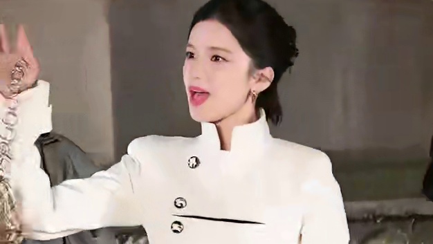 真的好完美的一颗头啊 婧仪！#张婧仪 #张婧仪回应第一次参加时装周 #颜值#时尚