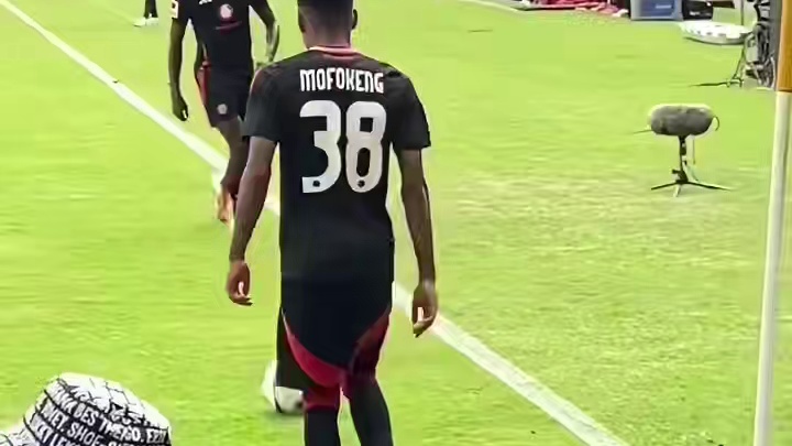 足球比赛 这算不算离谱射门#足球