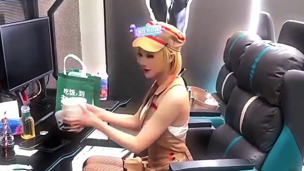 陈sir不愧手拿警棍 眼睛太尖锐了 直接带兄弟们看黑丝灵狐者~#CFPLS26 #2025CFPL