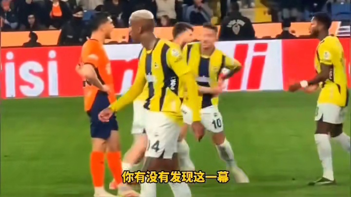 险遭暴打！中超名宿塔利斯卡 因多次摊手遭队友塔迪奇 大骂并差点挨打多亏队友拦住