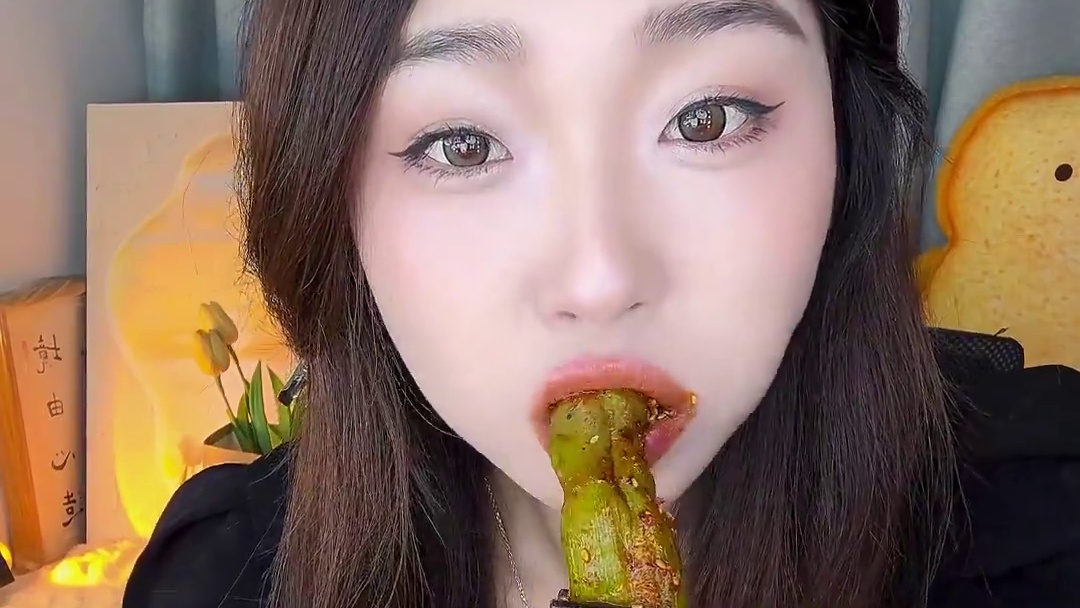 下雨天当然是和爆辣曹氏更配～大家晚餐吃什么呀#曹氏特辣#好吃到爆 #无辣不欢 #我爱吃辣