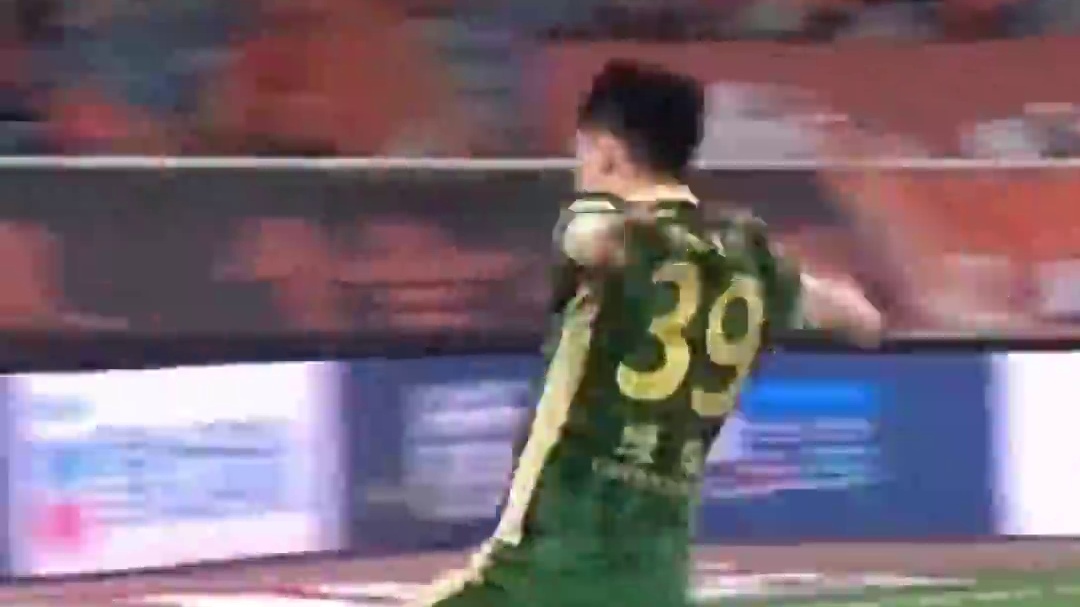 近7场6球！18岁王钰栋2分钟攻破王大雷大门，卸球+推射一气呵成！#王钰栋