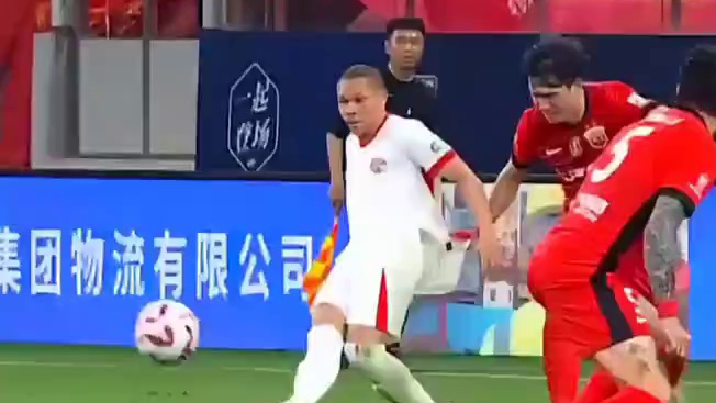 这么明显的手球，不判！！？？#足球