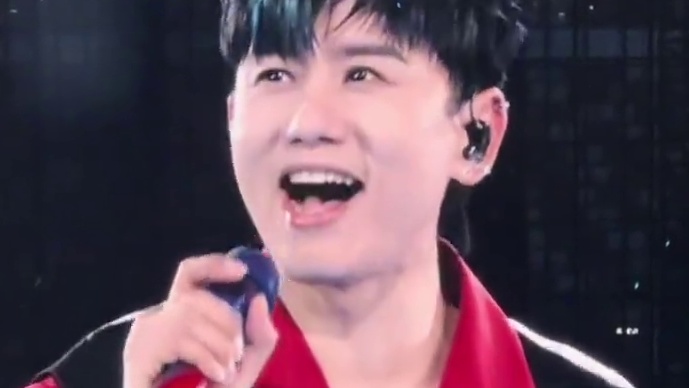 杰哥的家人都来看#张杰 演唱会了，包括三个女儿，幸福的感觉简直要从屏幕溢出来！