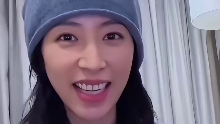 周雨彤早期送龚俊生日礼物